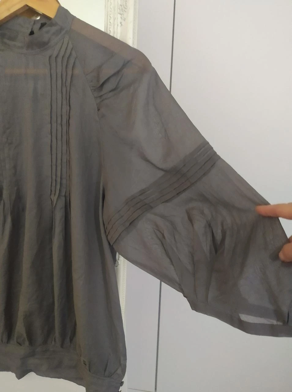 Stile Benetton Light Grey Pleated Balloon Sleeve Blouse M – photo 6